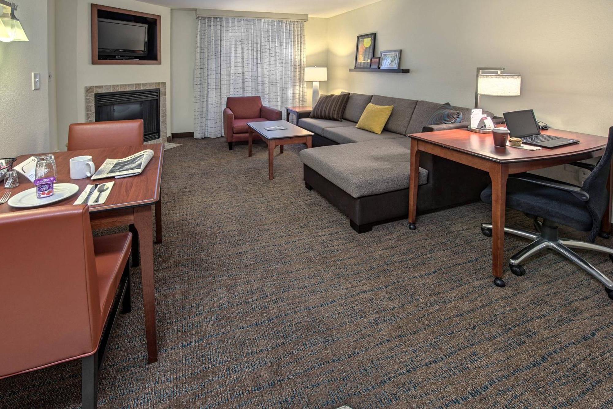 Hotel By Marriott Cross Creek Fayetteville